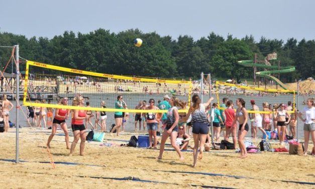 Beachvolleybaltoernooi heeft recordaantal deelnemers