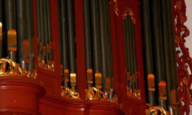 Jan Jansen bespeelt orgel in hervormde kerk