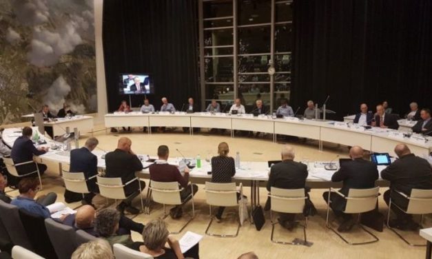 Raadscommissie begint toch om half acht