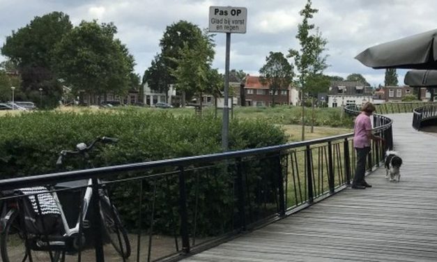 Loopbrug van Markt naar Kasteel krijgt antisliplaag