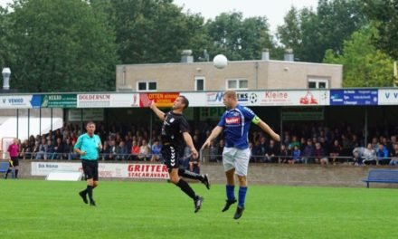 Protos verliest in finale Prent Dorpentoernooi; jeugdlid Lars Smidt wint penaltybokaal