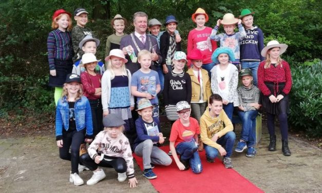 Burgemeester geeft startsein Oktobermaand Kindermaand in De Akker