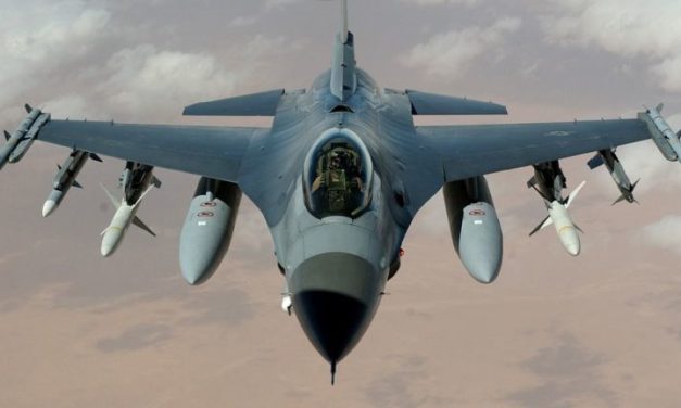 F16-piloten oefenen nu in de avond