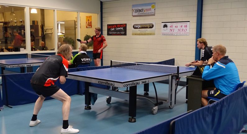 Tafeltennissers weer in actie tijdens Ganzentoernooi