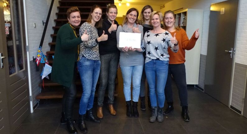 BSV De Uithoek krijgt cheque van boerinnen