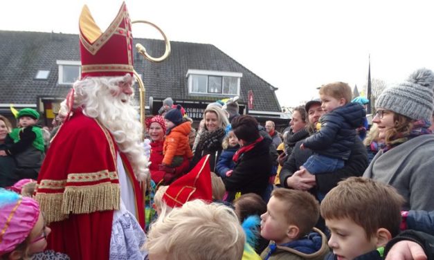 Sint krijgt lift naar Dalen – met foto’s en filmpjes