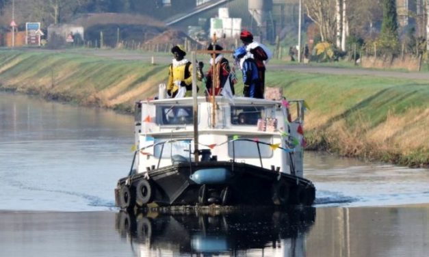 Sint bezoekt kinderen uit Zwinderen en Gees