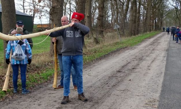 Voorwaarts houdt winterwandeling