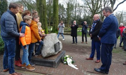 Jans Zwinderman geëerd met monument
