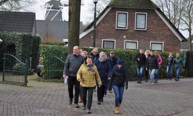 Ruim zestig deelnemers genieten van wandeltocht en diner