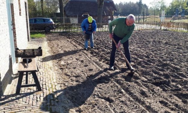 Noeste werkers bij Ellert & Brammert