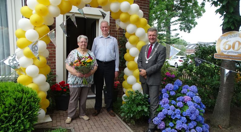 Echtpaar Werink krijgt bezoek van burgemeester