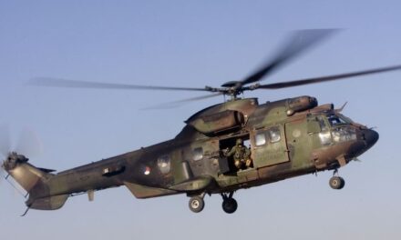 Luchtmacht oefent met helikopters en jachtvliegtuigen