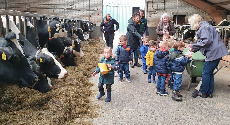 De Rollebol geniet van bezoek aan boerderij