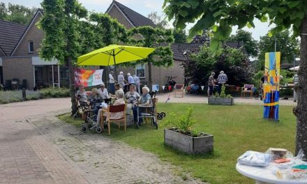 Ouderen genieten van oud-Hollandse spelletjes