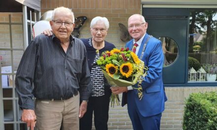 Echtpaar Kuipers 60 jaar getrouwd