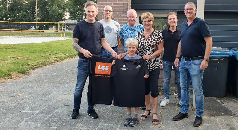 Nieuwe shirts voor Badmintonvereniging Dalen