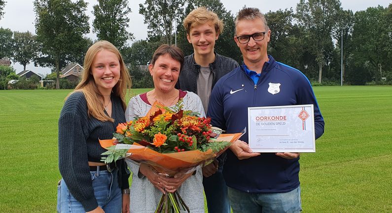 Eddie van der Weide krijgt Gouden Waarderingsspeld KNVB