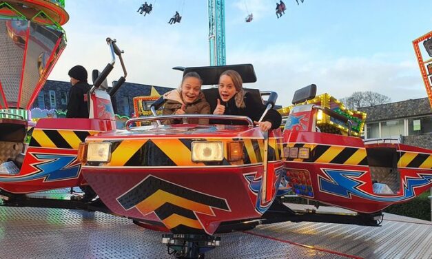 Drukte op koopzondag, kermis en in de kroegen