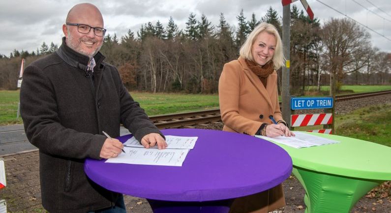 Onbewaakte spoorwegovergangen worden veiliger of verwijderd