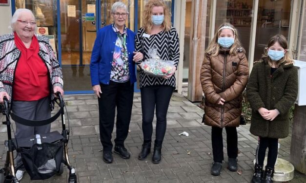 Schoonoorder jeugd verrast ouderen Het Ellertsveld