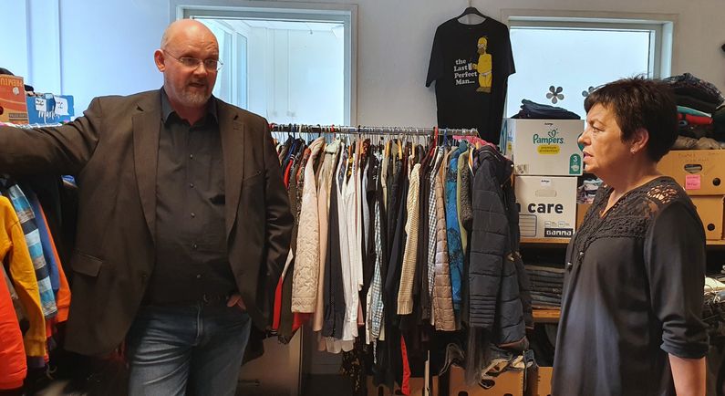 Wethouder Slomp bezocht kledingbank