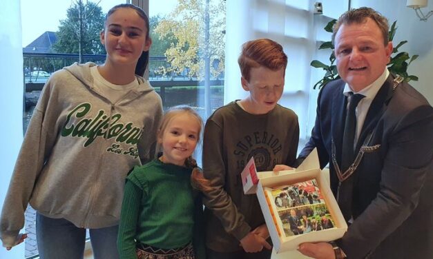 Burgemeester bedankt Miss, Mini-Miss en Mini-Mister voor hun inspanningen