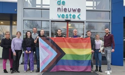 Regenboogvlag gehesen bij Nieuwe Veste