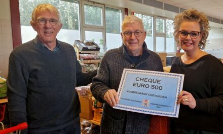 Cheque voor Voedselbank van Stichting Culturele Dorpen Zuidenveld