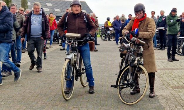 Motorliefhebbers trekken massaal naar Gees