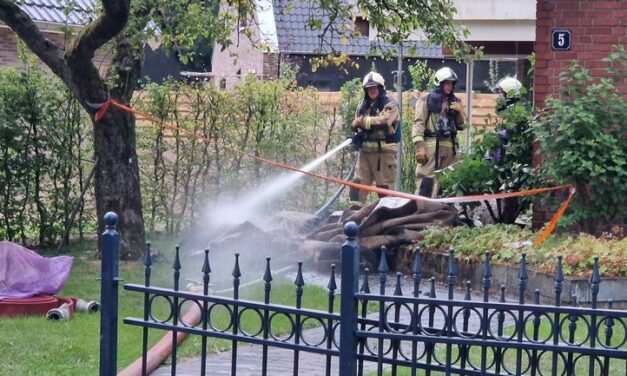 Brand op bovenverdieping woning in Gees