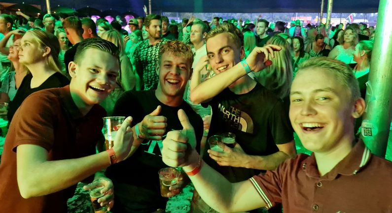 Weer dik feest op Pearl Village/Weijdepop