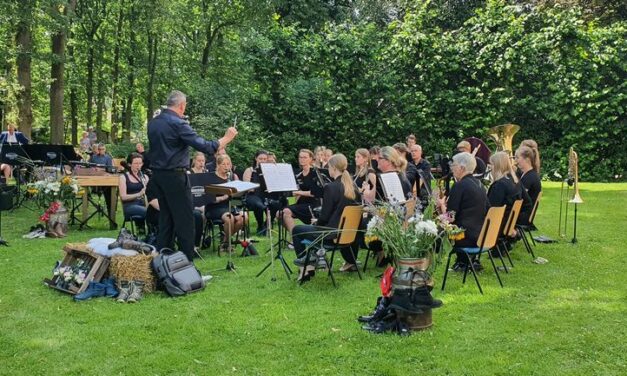 Crescendo verzorgt buitenconcert