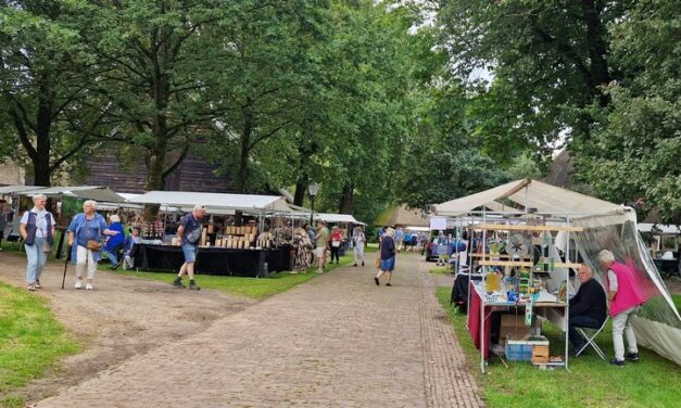 Kunstmarkt Wezup trekt weer veel belangstelling