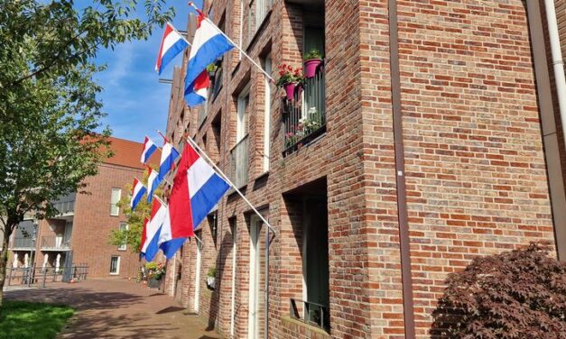 Bewoners Halve Maan en Ravelijn vieren feestje