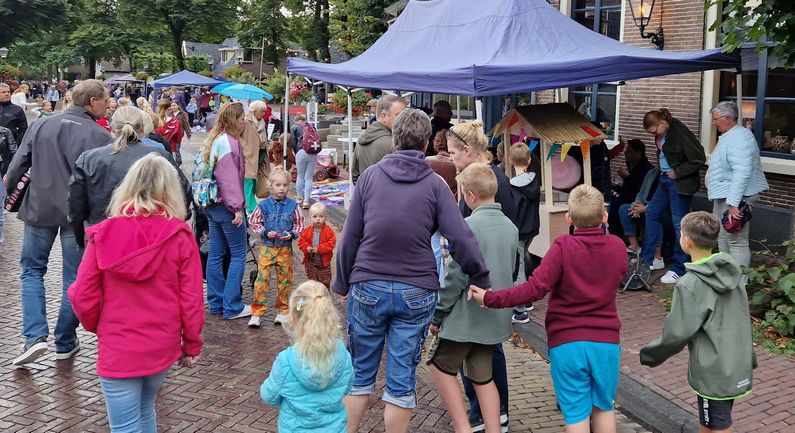 Kindermarkt ondanks regen goed bezocht