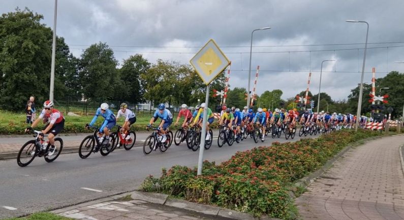 Heren EK Wielrennen passeren Coevorden