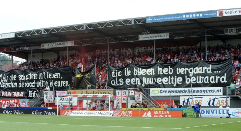 Supporters brengen oud clublied terug naar De Oude Meerdijk