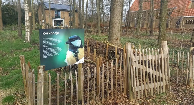 Natuurlijk Steenwijksmoer plaatst informatieborden en insectenhotel