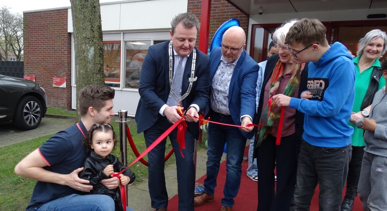 Feestweek zestigjarig Expertisecentrum geopend