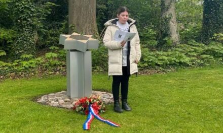 Overdracht monument in Sleen