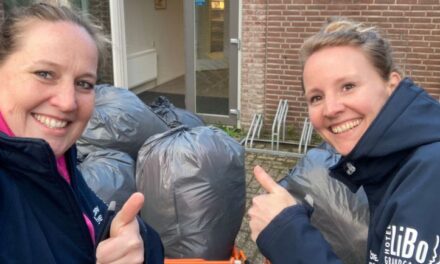 Ladies’Circle Suydevelt schenkt kleding aan Kledingbank Schoonoord