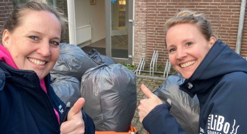 Ladies’Circle Suydevelt schenkt kleding aan Kledingbank Schoonoord