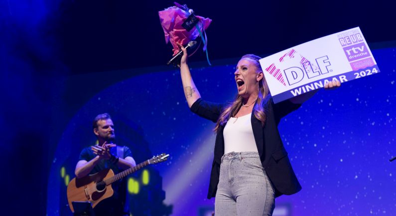 Marianne Veenstra wint Drèents Liedtiesfestival