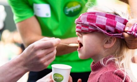 Melkveebedrijf (Melktap) Koops doet mee aan Campina Open Boerderijdag