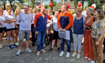 Teams Roparun worden feestelijk ontvangen in Coevorden en Dalen