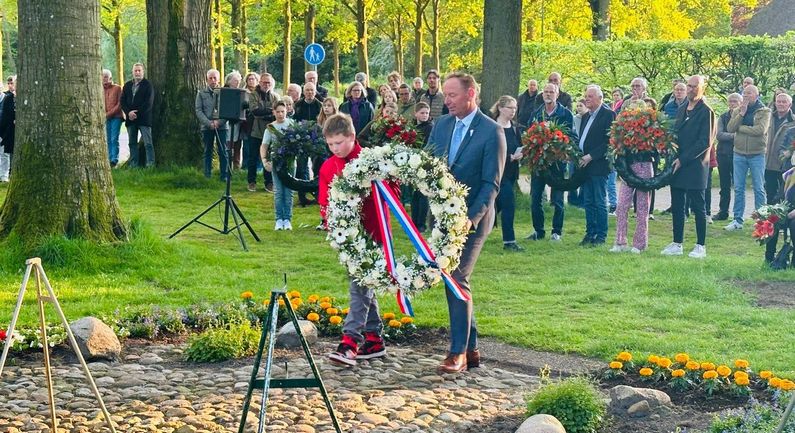 Indrukwekkende herdenking Oosterhesselen