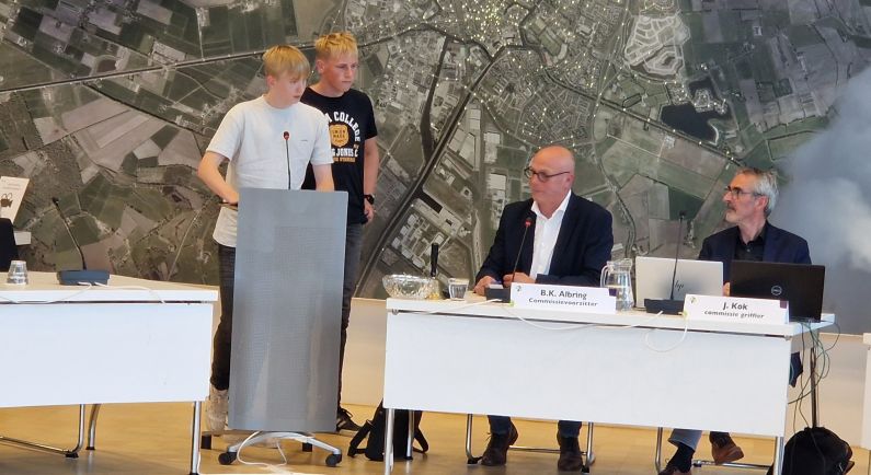 Wethouder gaat in gesprek met jongeren Sleen