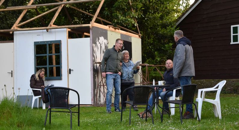 Openluchtspel Zweeloo speelt ‘Reurigheid in de bouw’