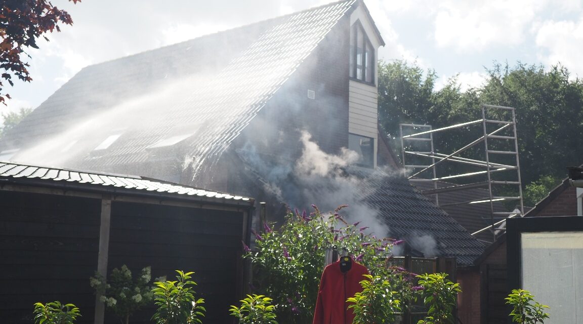 Uitslaande brand in garage Dalen